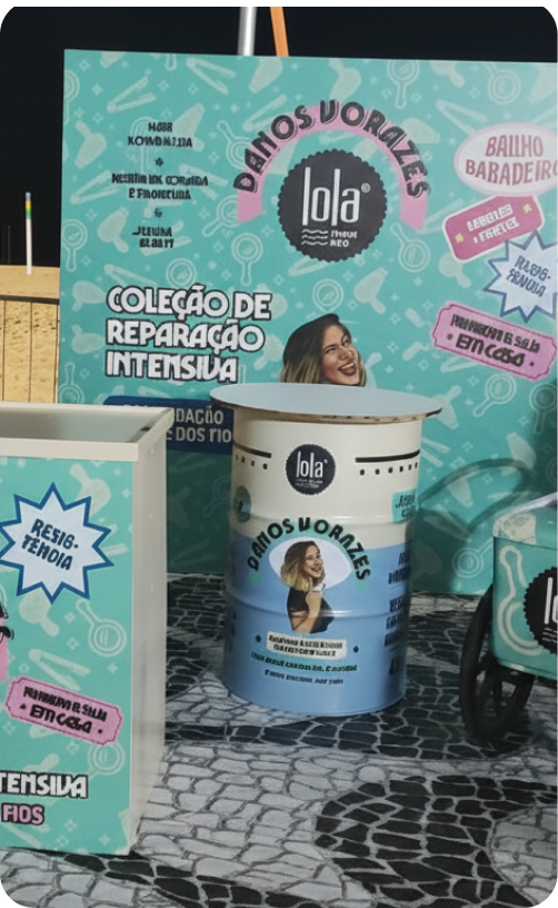 Exemplo de mobiliário de PDV e expositores industriais M2 Flex