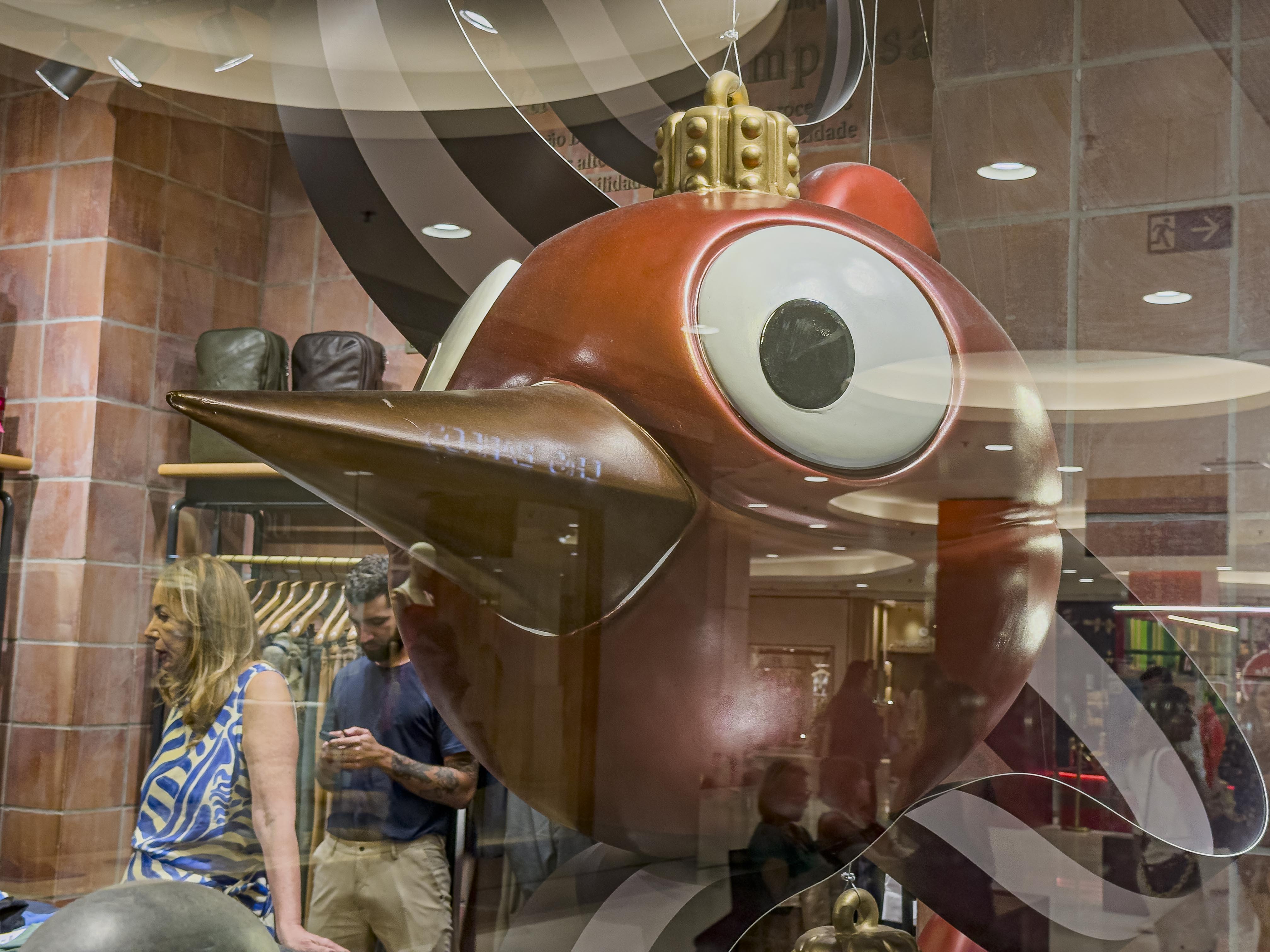 Exemplo de vitrinismo e comunicação visual em loja M2 Flex